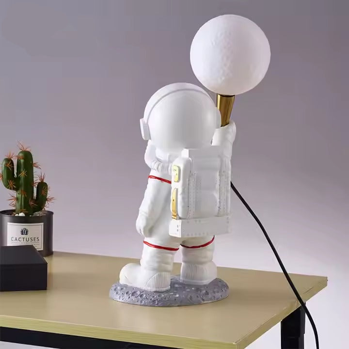 Lampa de veghe, model astronaut